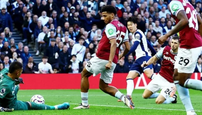 Pertarungan Sengit di Liga Inggris: Tottenham dan Leeds United Incar Pemain West Ham