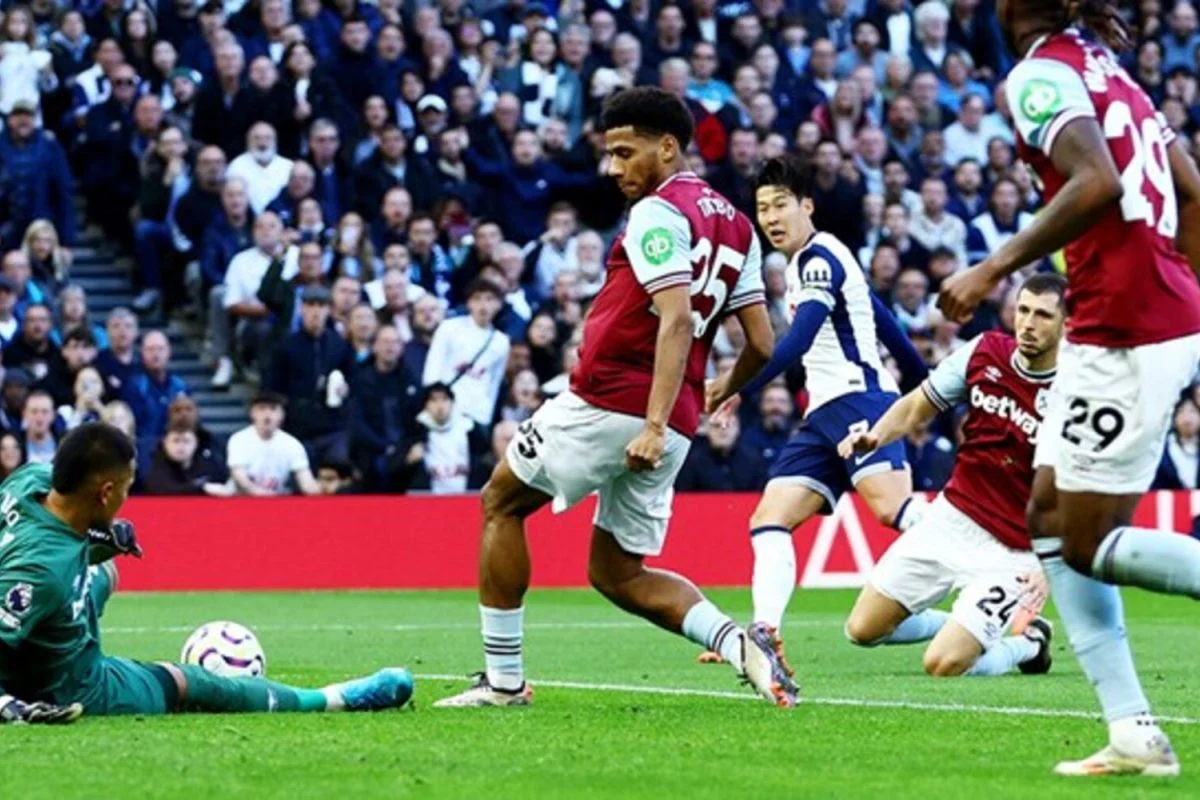 Pertarungan Sengit di Liga Inggris: Tottenham dan Leeds United Incar Pemain West Ham