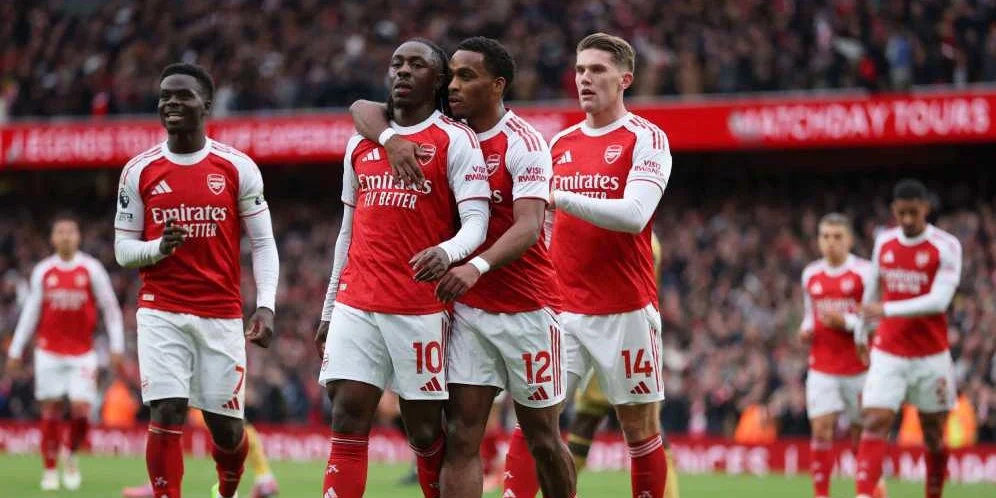 Premier League: Arsenal Raih Gelar Juara Setelah 22 Tahun, Sementara Manitoba Premier Wab Kinew Menyerukan Pembatasan Akses Media Sosial