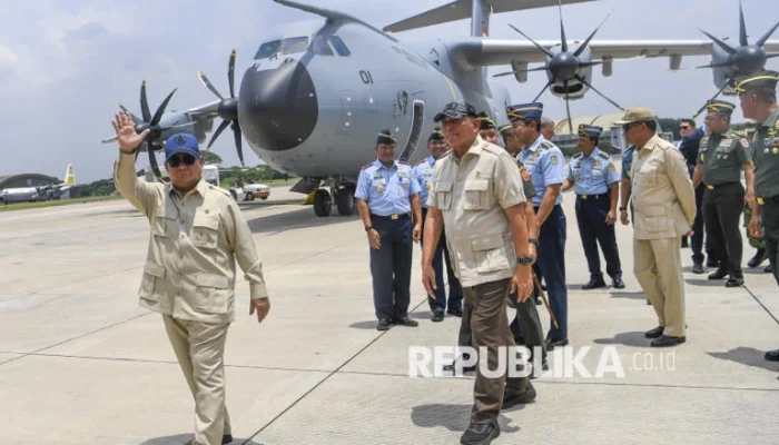 Presiden Prabowo Subianto Menyerahkan Alutsista Baru untuk TNI, Termasuk Jet Tempur Rafale dan Falcon 8X