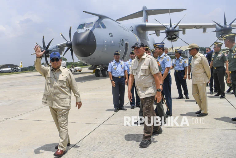 Presiden Prabowo Subianto Menyerahkan Alutsista Baru untuk TNI, Termasuk Jet Tempur Rafale dan Falcon 8X