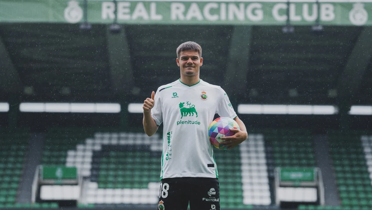 Racing Santander Berjuang untuk Menjaga Peio Canales