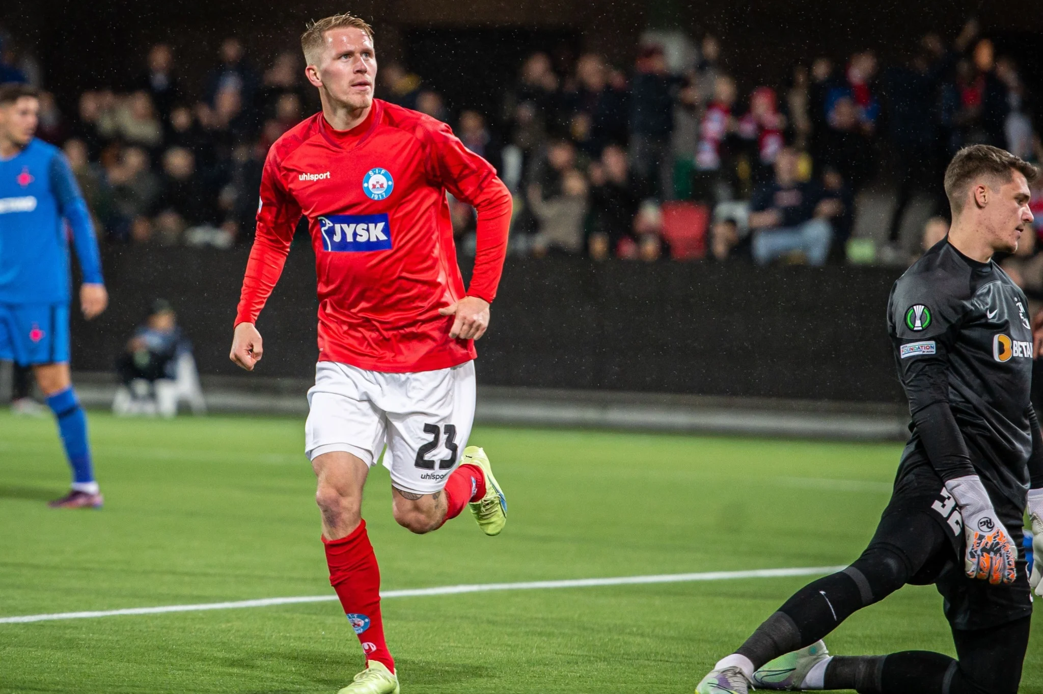 Rapid Wien Pamer Kekuatan Dengan Penandatanganan Tonni Adamsen