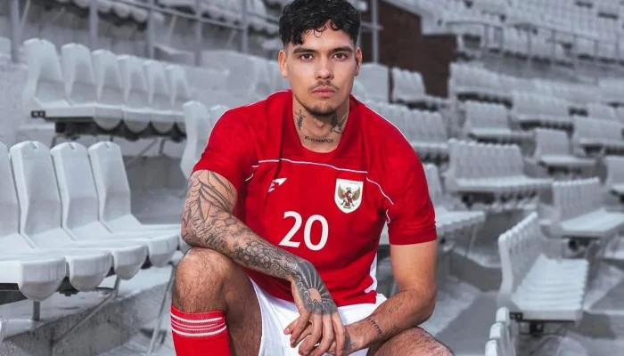 Respons Berkelas Shayne Pattynama: Bek Timnas Indonesia Kalah Saing, Namun Tetap Tangguh di Persija Jakarta