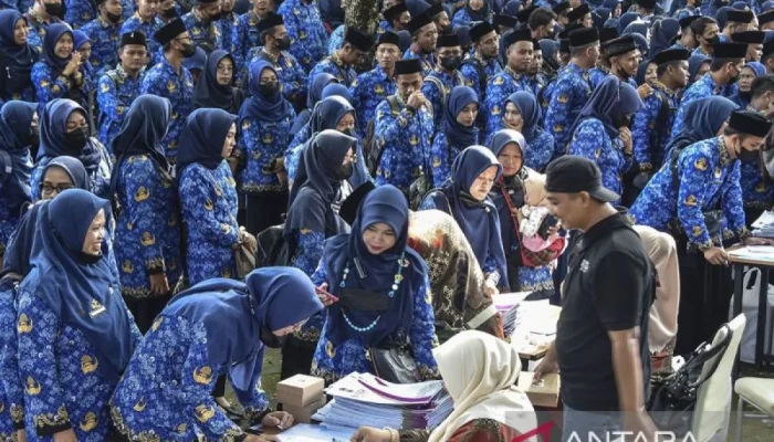Ribuan PNS, Guru, dan Pemuda Berseri: Besaran Tunjangan dan Dampaknya pada Kesejahteraan Nasional