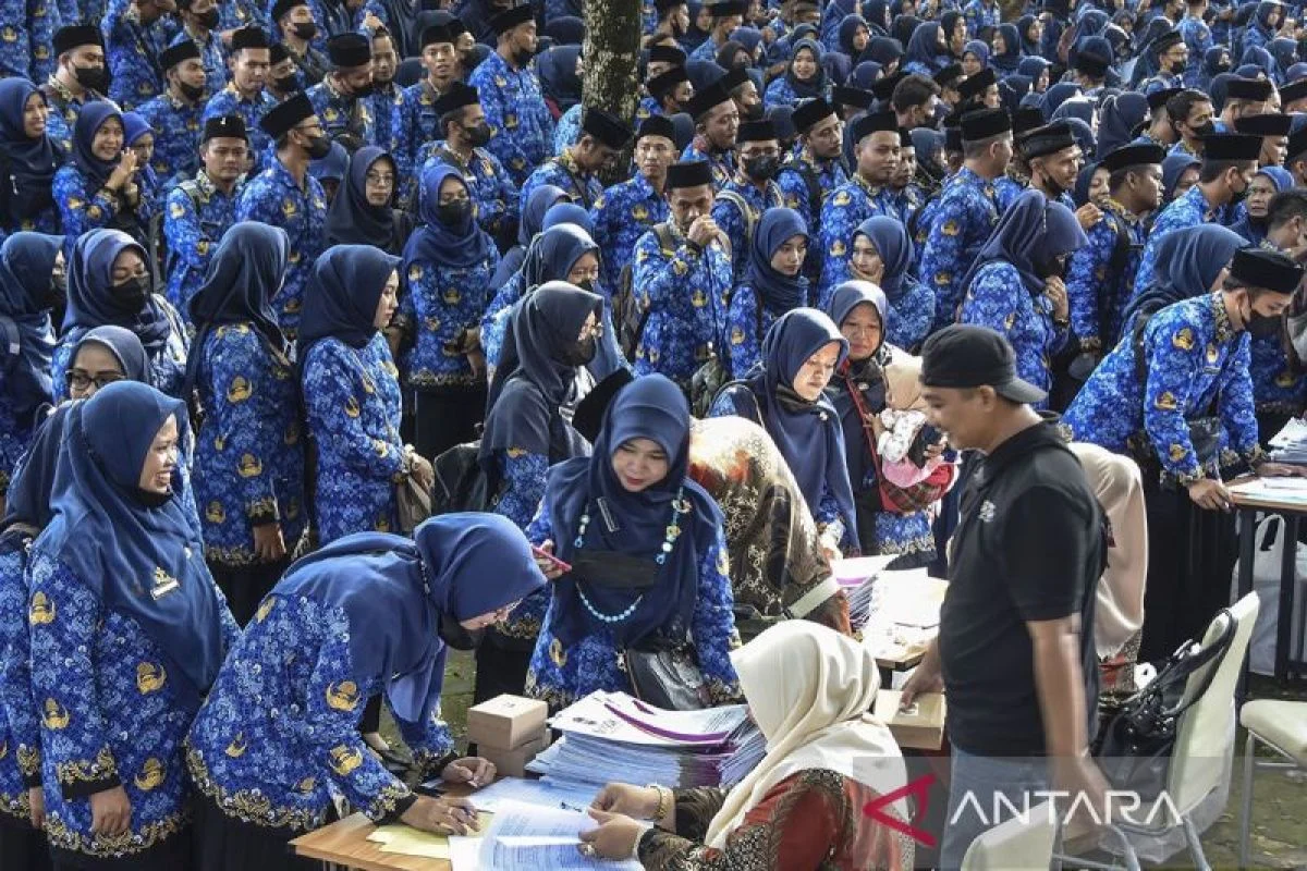Ribuan PNS, Guru, dan Pemuda Berseri: Besaran Tunjangan dan Dampaknya pada Kesejahteraan Nasional