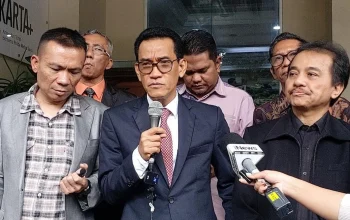 Roy Suryo dan Tim Hukum Minta Penghentian Kasus Ijazah Jokowi: Refly Harun Ungkap Bukti Seabrek