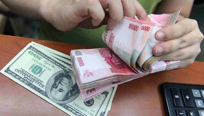Rupiah Terlemah Capai Rekor Baru, Potensi Tembus Rp 17.500 per Dollar