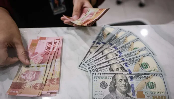 Rupiah Terpuruk ke Rp 17.518 per Dollar AS Hari Ini, Ekonom Prediksi Harga Barang Naik dalam 2-3 Bulan
