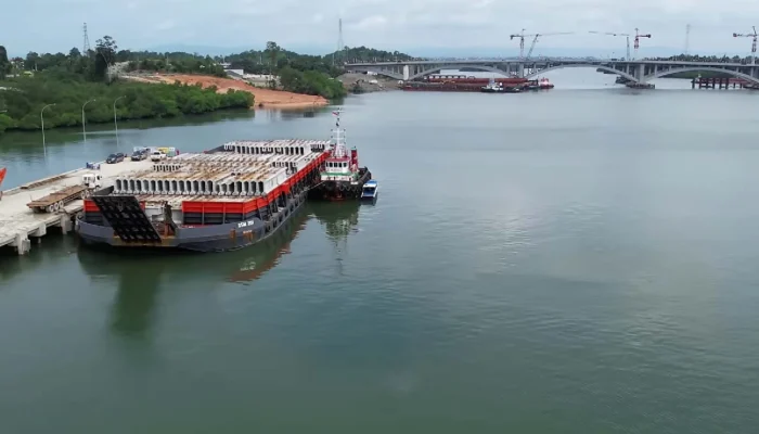 Shanghai Port: Penghubung Utama dalam Jaringan Transportasi dan E-Commerce