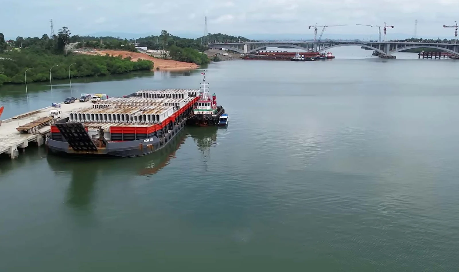 Shanghai Port: Penghubung Utama dalam Jaringan Transportasi dan E-Commerce