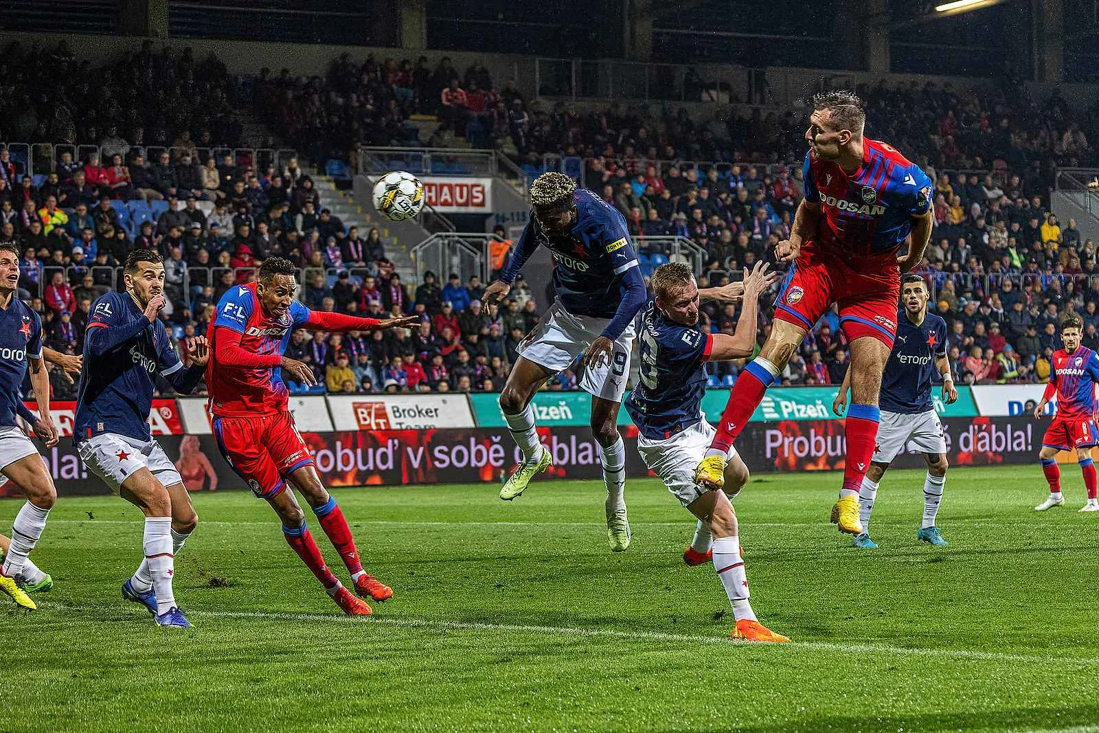 Slavia Praha Mengalahkan Viktoria Plzen dengan Skor 3-0 di Pertandingan Liga