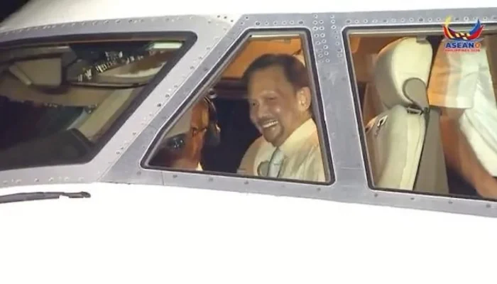 Sultan Brunei Menerbangkan Pesawat Pribadinya Sendiri ke Filipina untuk Hadiri KTT ASEAN