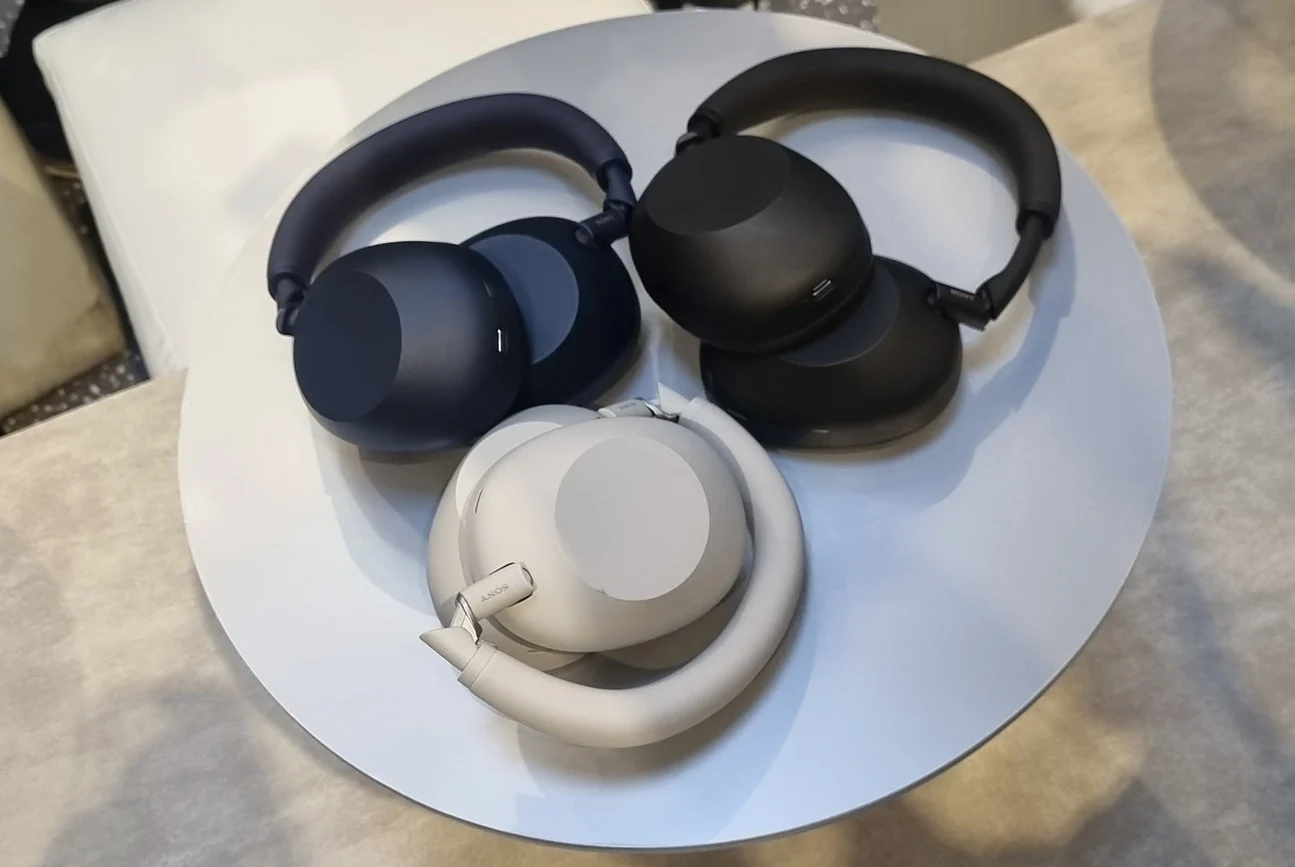 Teknologi Terbaru: Sony Luncurkan Headphone Premium dan TCL Rilis Tablet E Ink
