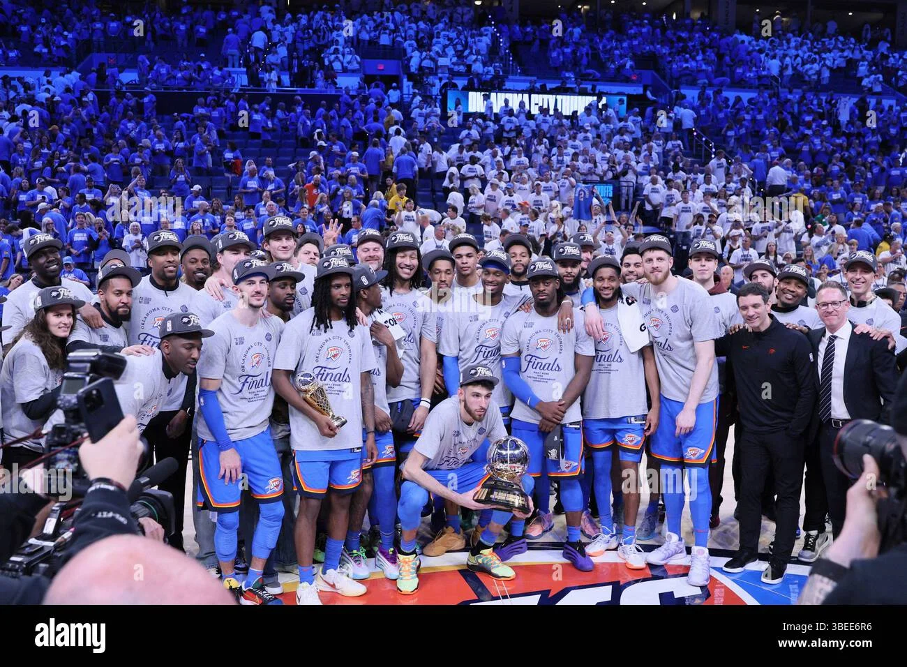 Thunder Mengalahkan Spurs 122-113, Seri Imbang 1-1 di Western Conference Finals