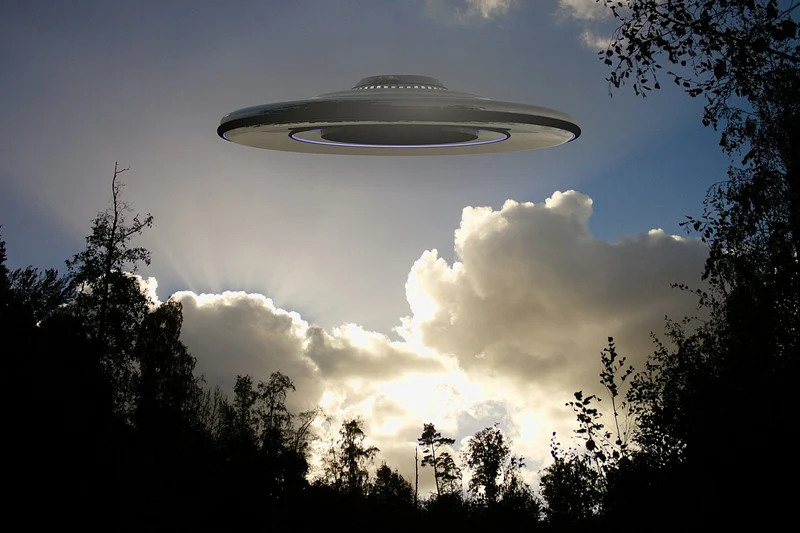 UFO di Jawa Timur: Antara Fenomena Alam dan Benda Asing
