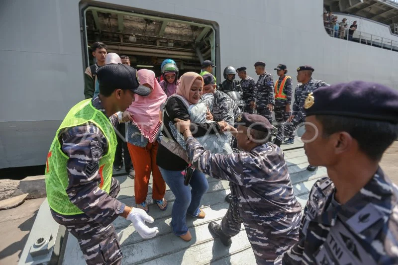 Viral! Prajurit TNI Terlibat Rusak Warung di Kemayoran, Kematian Misterius di Kapal Perang, dan Skandal Penculikan Bank Mengguncang Publik