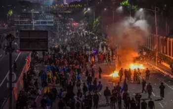 Aksi Demo Hari Ini: Masyarakat Sipil Tuntut Perubahan di Surabaya dan Jakarta