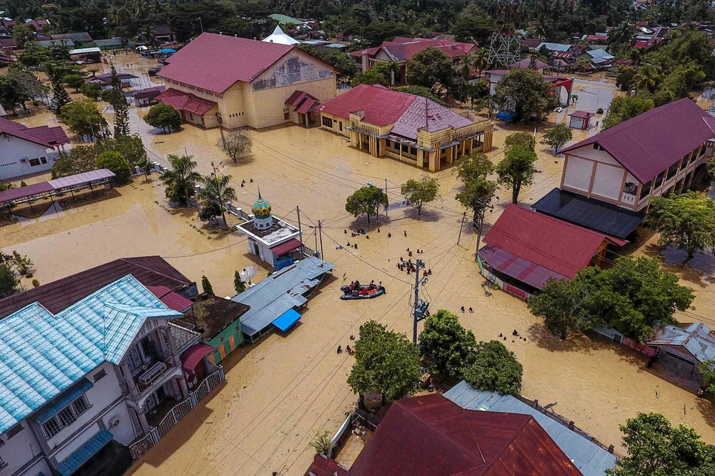 Banjir Melanda Indonesia: Dari Aceh Hingga Jakarta, Siap Siaga!