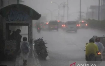 Cuaca Besok di Indonesia: Hujan Lebat di Kalbar, Waspada Longsor di Sulut