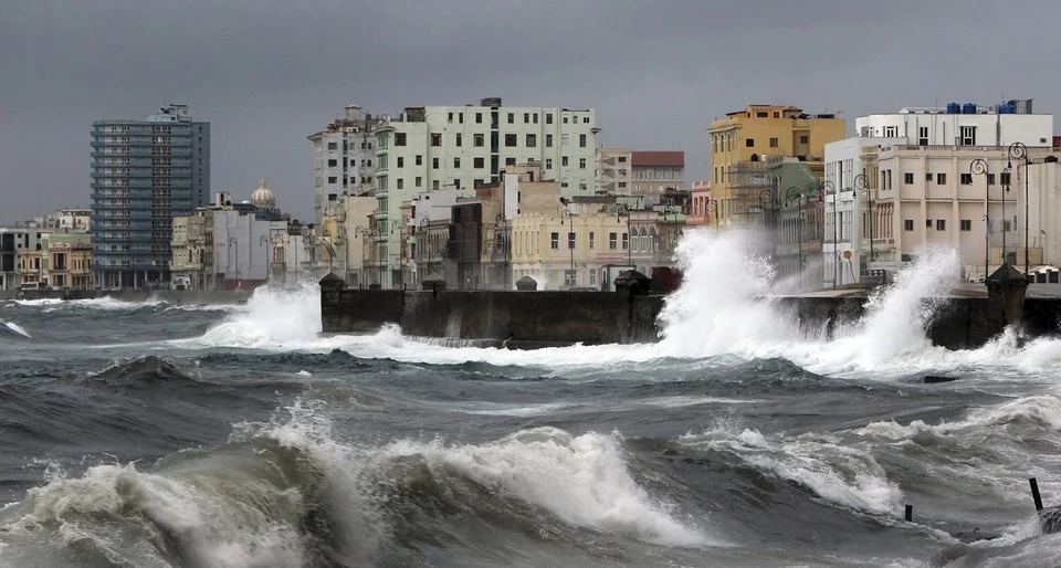 Cuaca Ekstrem Mengancam Texas dan Pantai Teluk: Banjir, Badai, dan Kemungkinan Topan