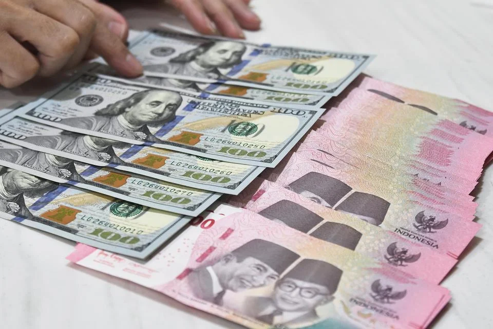 Dolar AS Tembus Rp18.000, Rupiah Kian Tertekan: Apa yang Terjadi?