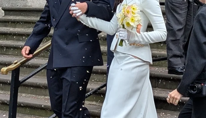 Dua Lipa dan Callum Turner Resmi Menikah dalam Upacara Intim di London