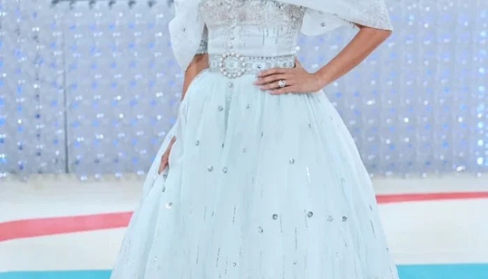 Dua Lipa Tampil Memukau dengan Gaun Pengantin Chanel Haute Couture di Pernikahan dengan Callum Turner