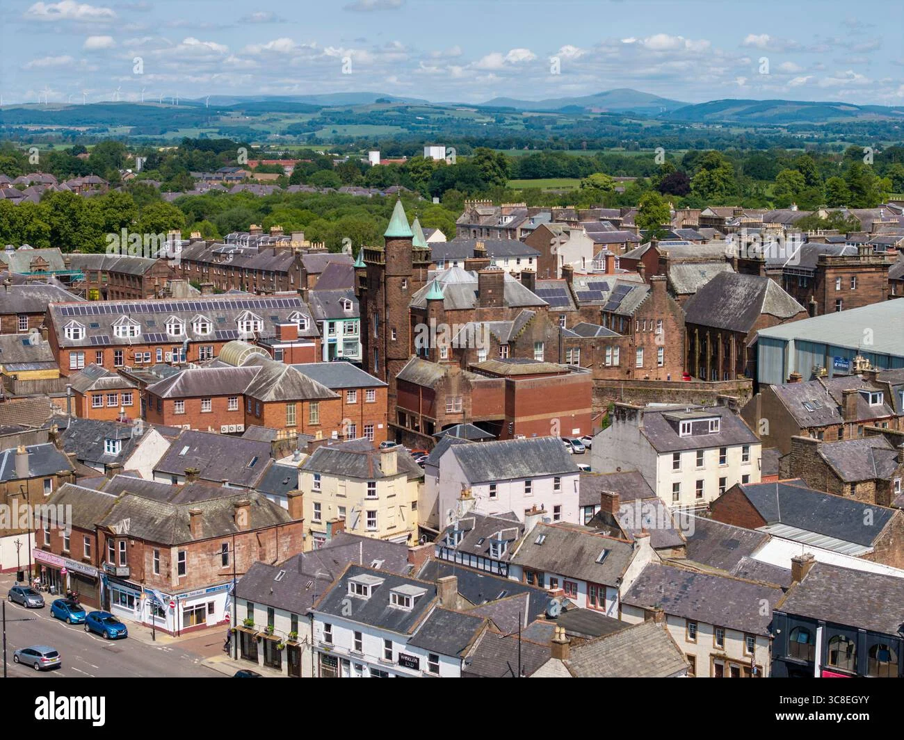 Dumfries Siap Bergabung dengan Real Madrid, Sementara Dumfries dan Galloway Fokus pada Investasi Perumahan