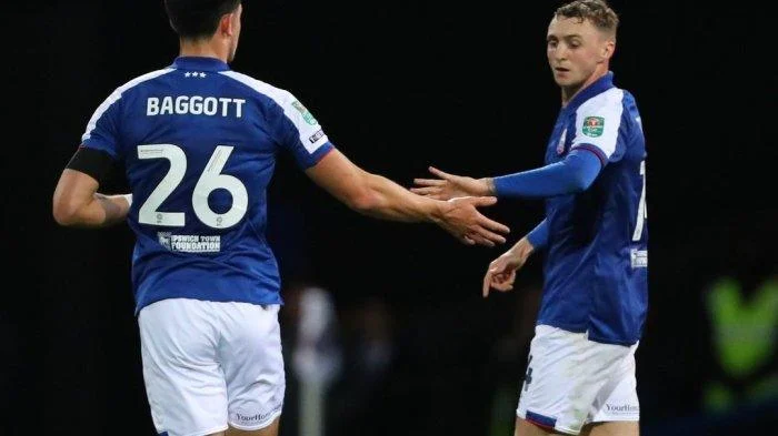 Elkan Baggott Dipertahankan Ipswich Town: Peluang Tampil di Liga Inggris Terbuka