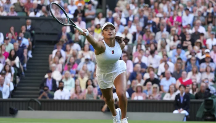 Emma Raducanu Alami Pukulan Berat di Wimbledon, John McEnroe Murka
