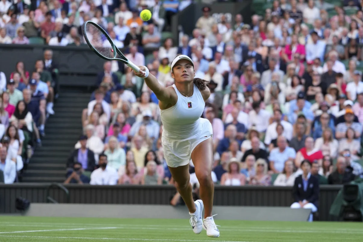 Emma Raducanu Alami Pukulan Berat di Wimbledon, John McEnroe Murka