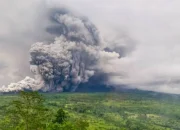 Gunung Semeru Erupsi 5 Kali dalam 6 Jam, Warga Diminta Waspada