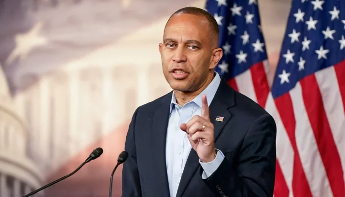 Hakeem Jeffries Dikecam karena Menerima Calon dari Partai Sosialis Demokrat