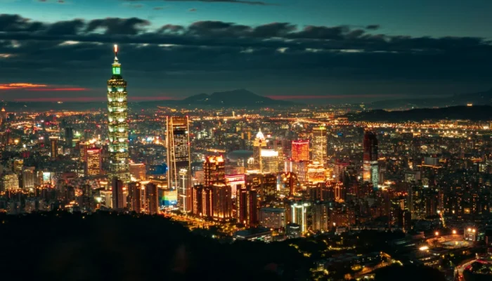Hong Kong Mengalami Perkembangan Dinamis: Dari Properti Hingga Energi Alternatif