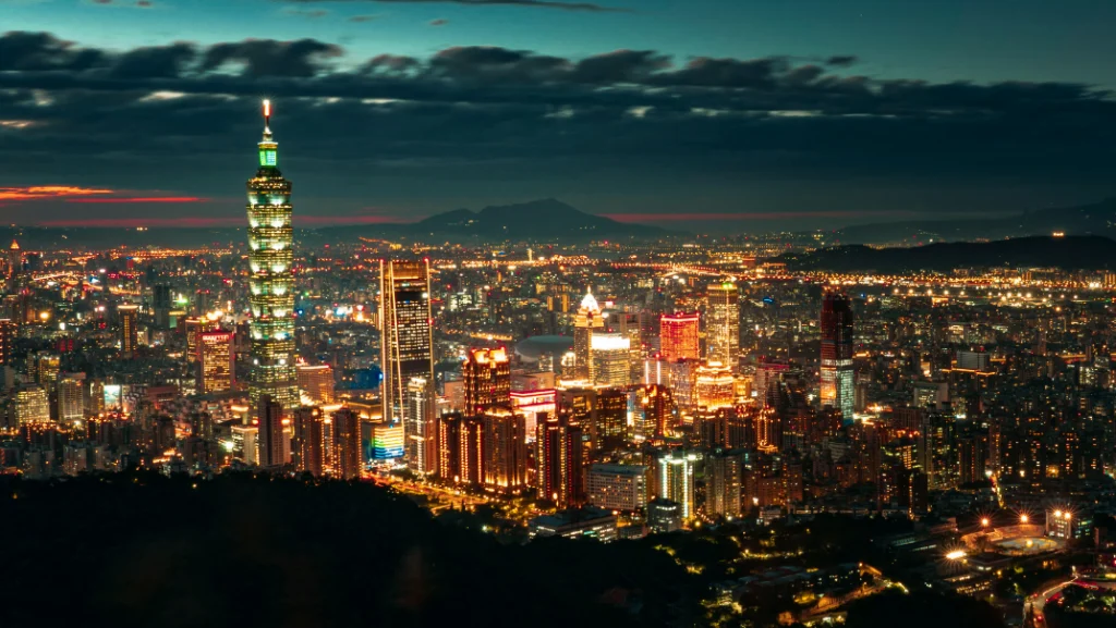 Hong Kong Mengalami Perkembangan Dinamis: Dari Properti Hingga Energi Alternatif