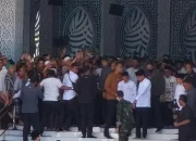 Jokowi Hadiri Salat Jumat di Lampung, PSI Targetkan Satu Kursi Legislatif di Setiap Dapil