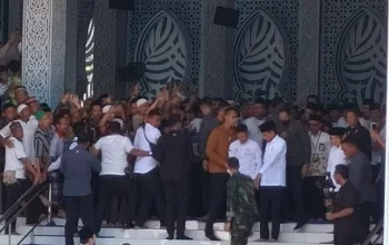 Jokowi Hadiri Salat Jumat di Lampung, PSI Targetkan Satu Kursi Legislatif di Setiap Dapil