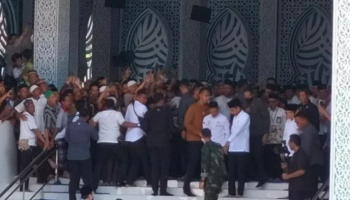 Jokowi Hadiri Salat Jumat di Lampung, PSI Targetkan Satu Kursi Legislatif di Setiap Dapil