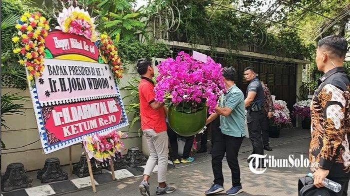 Jokowi Rayakan Ulang Tahun ke-65, Prabowo Kirim Bunga Anggrek Ungu