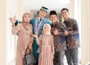 Keluarga Hermansyah Rayakan Wisuda Bareng di Universitas Airlangga