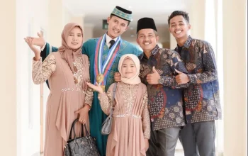 Keluarga Hermansyah Rayakan Wisuda Bareng di Universitas Airlangga