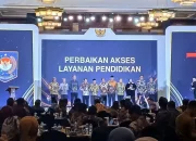Kemendagri Beri Penghargaan Pemda Berprestasi Regional Jawa-Bali