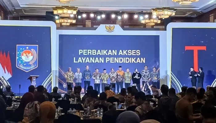 Kemendagri Beri Penghargaan Pemda Berprestasi Regional Jawa-Bali