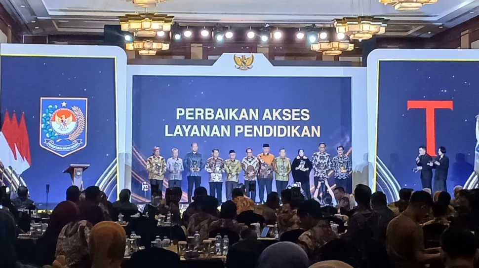 Kemendagri Beri Penghargaan Pemda Berprestasi Regional Jawa-Bali