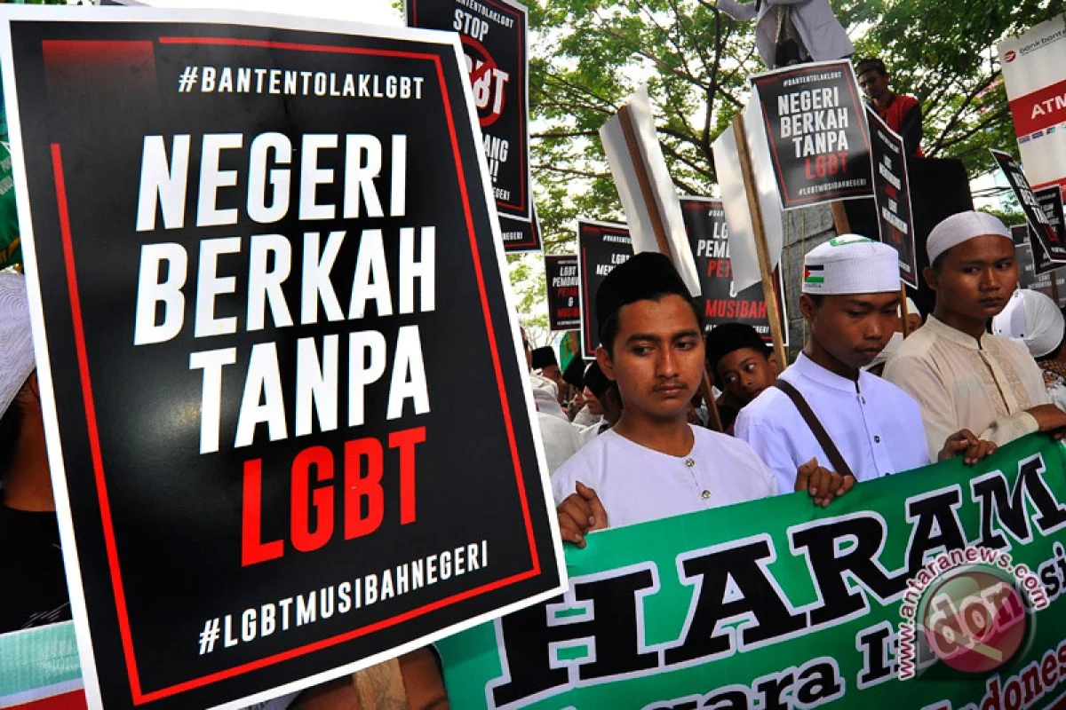 Masyarakat LGBT+: Dari Penerimaan hingga Penolakan