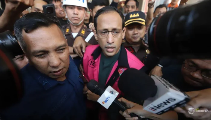 Mati Lampu Menghentikan Sementara Sidang Pleidoi Nadiem Makarim