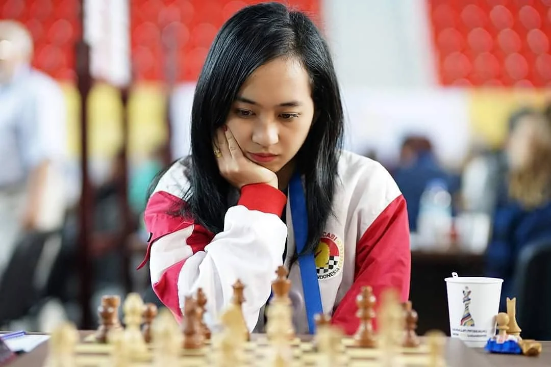 Pecatur Putri Indonesia Chelsie Monica Sihite Menaklukkan Magnus Carlsen