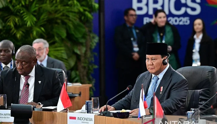 Presiden Prabowo dan Kepemimpinan Nasional: Antara Kritik dan Dukungan
