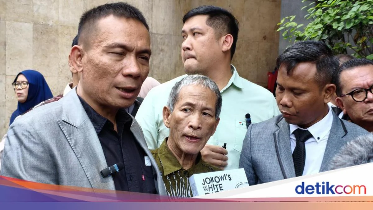 Rismon Sianipar Temui Jokowi, Bawa Buku 'Otentikasi Ijazah Joko Widodo' yang Bakal Dicetak & Disebar